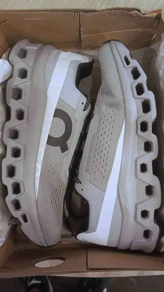 ON Cloudmonster - Alloy Silver Size US 9 / EUR 42.5