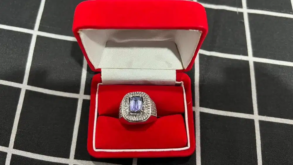 Batu Permata Tanzanite