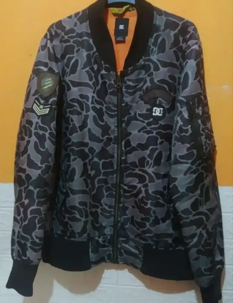 jaket bomber DC sama kemeja DC