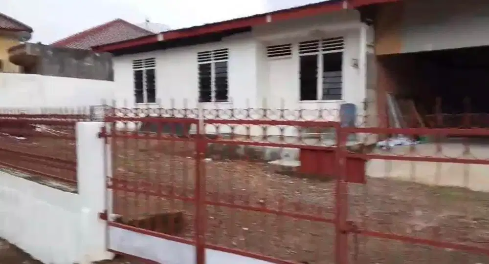 Dijual rumah tanah luas dalam komplek
