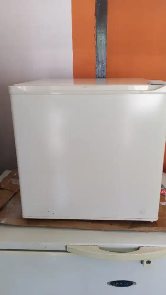 Kulkas minibar seken