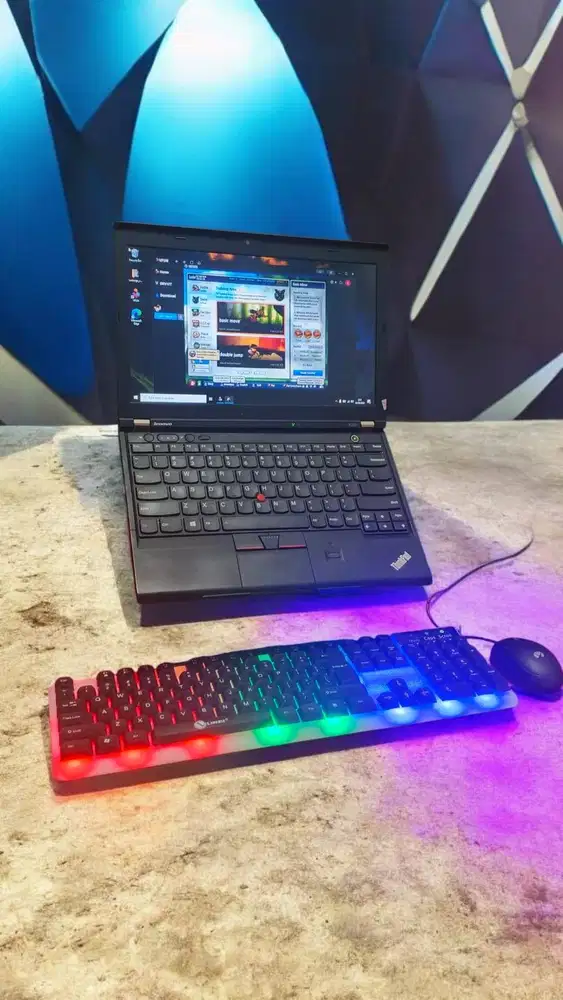 Di Jual cepat lenuvo thinkpad x230 Ram 8gb Windows 10 12,5 inci LED Be