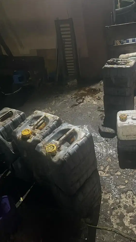 KURIR MINYAK JELANTAH