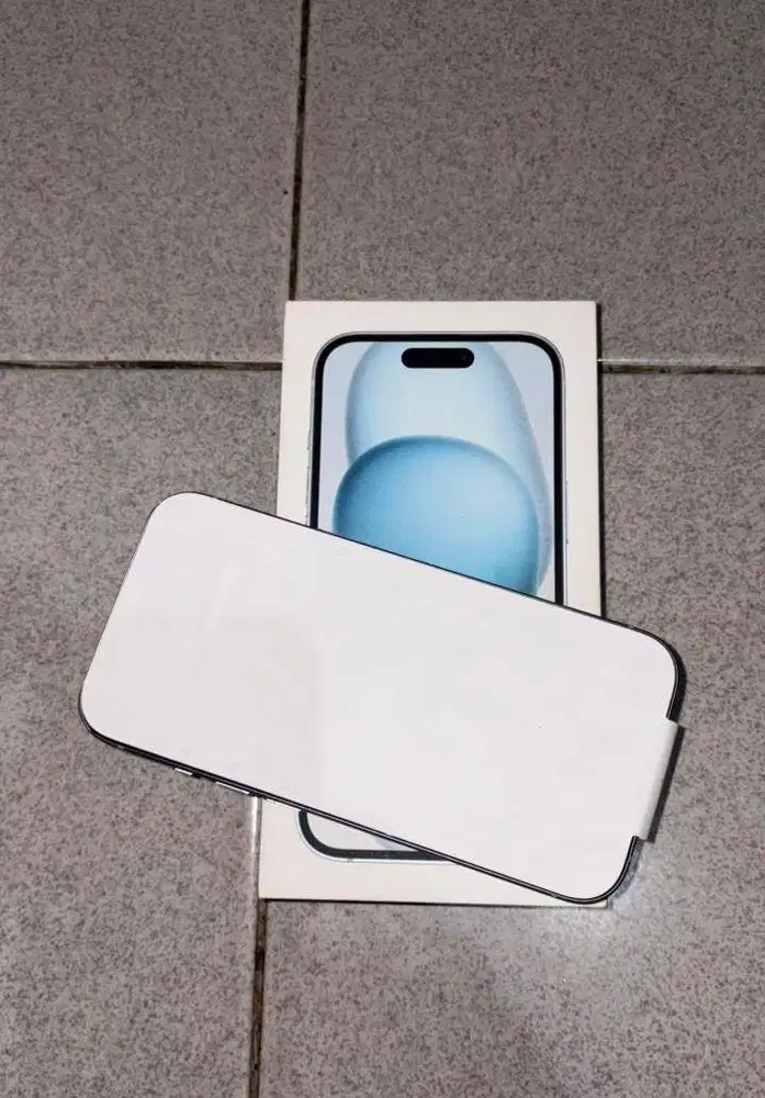 Apple iphone 15 128gb white mulus fullset ibox masih garansi resmi on