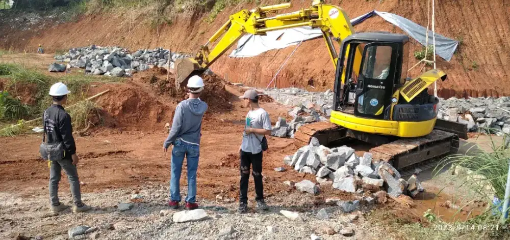 Cut and fill bongkar bangunan lama bobok beton land clearing