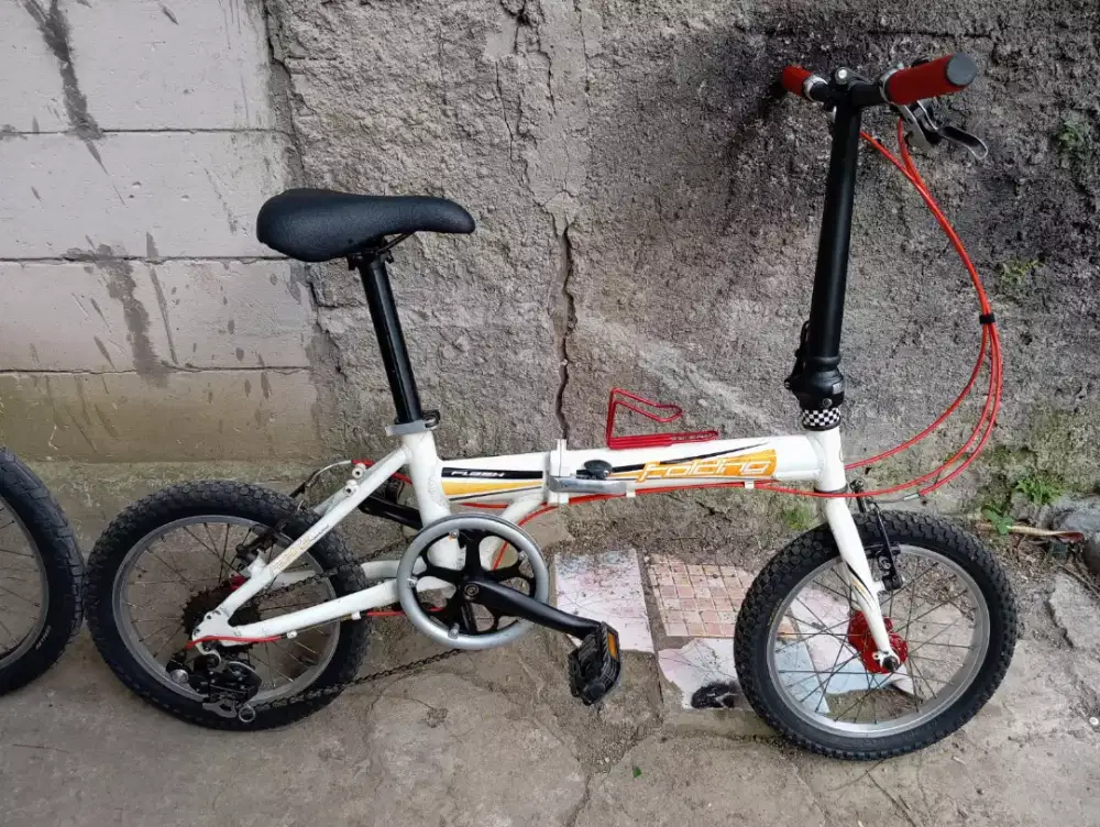 Sepeda lipat FOLDING Flash uk16