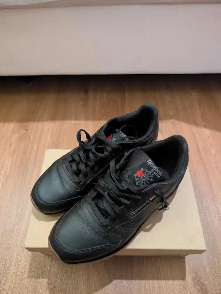 Reebook classiz size 43