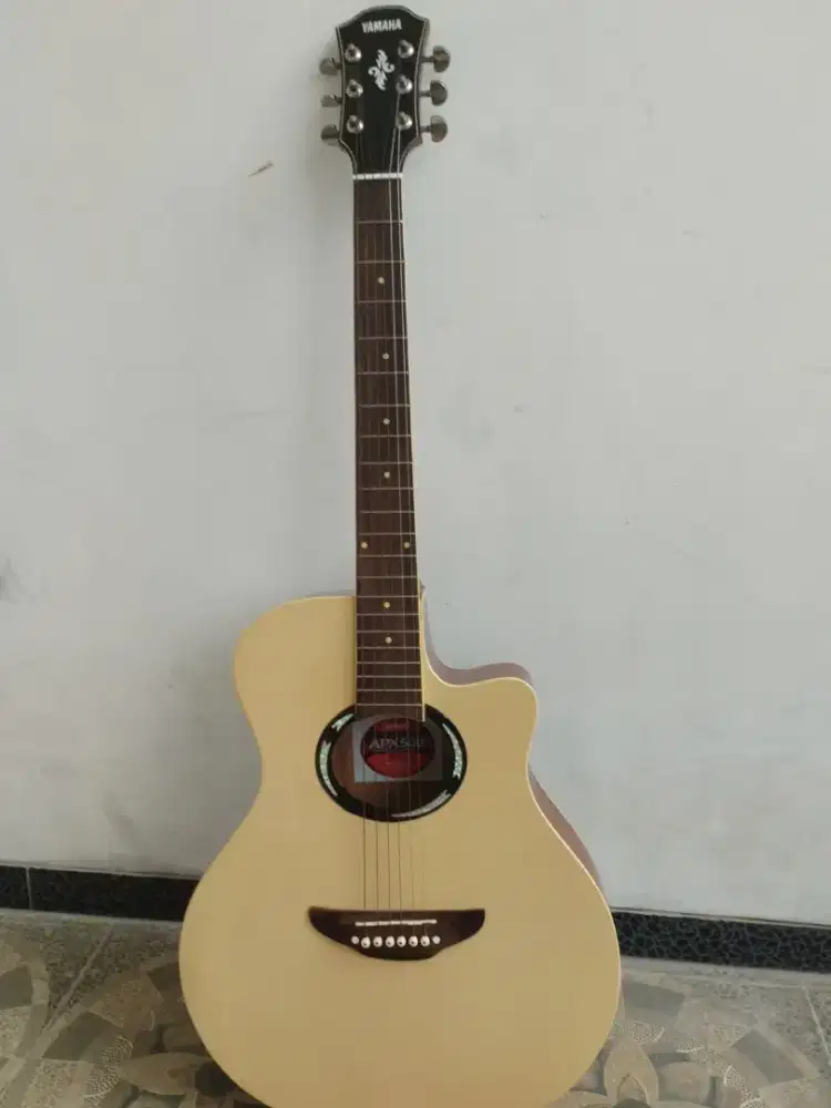 Yamaha gitar akustik elektrik APX 500 custom