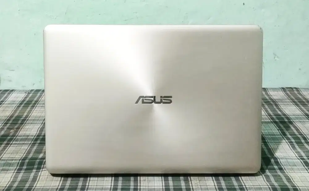 Asus Vivobook s14 slim AMD a12gen9/8/256 batre awet siap game design