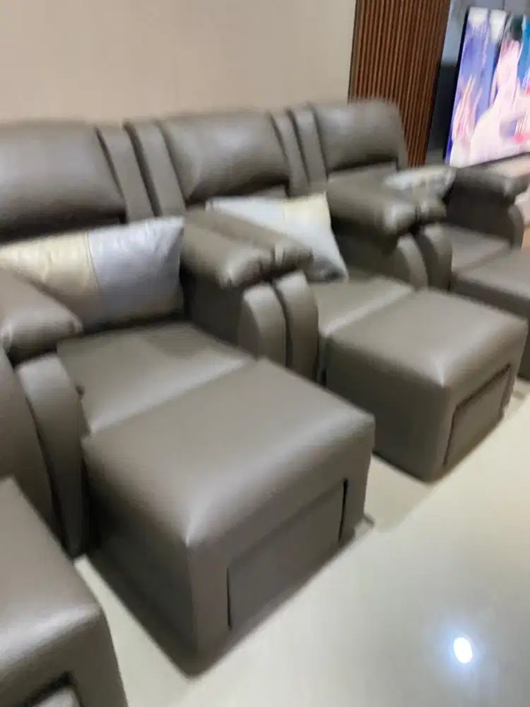 Service sofa bergaransi gaess:)