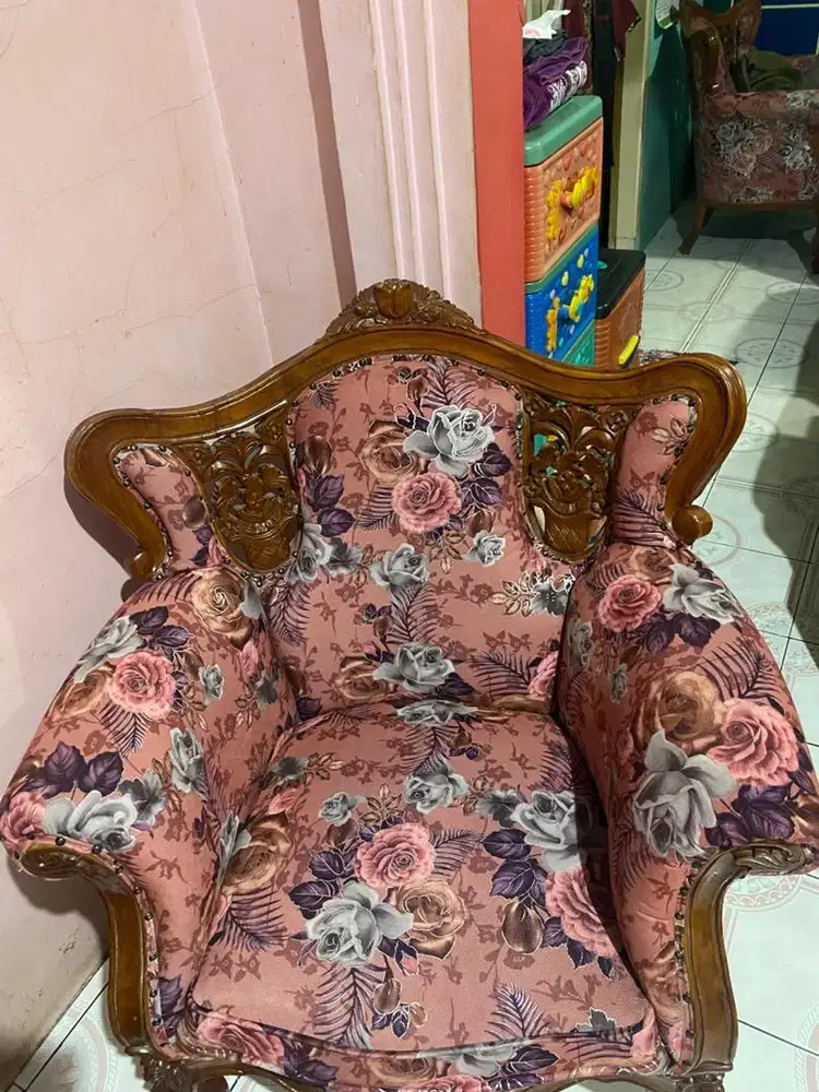 Service sofa bergaransi yaakk:)