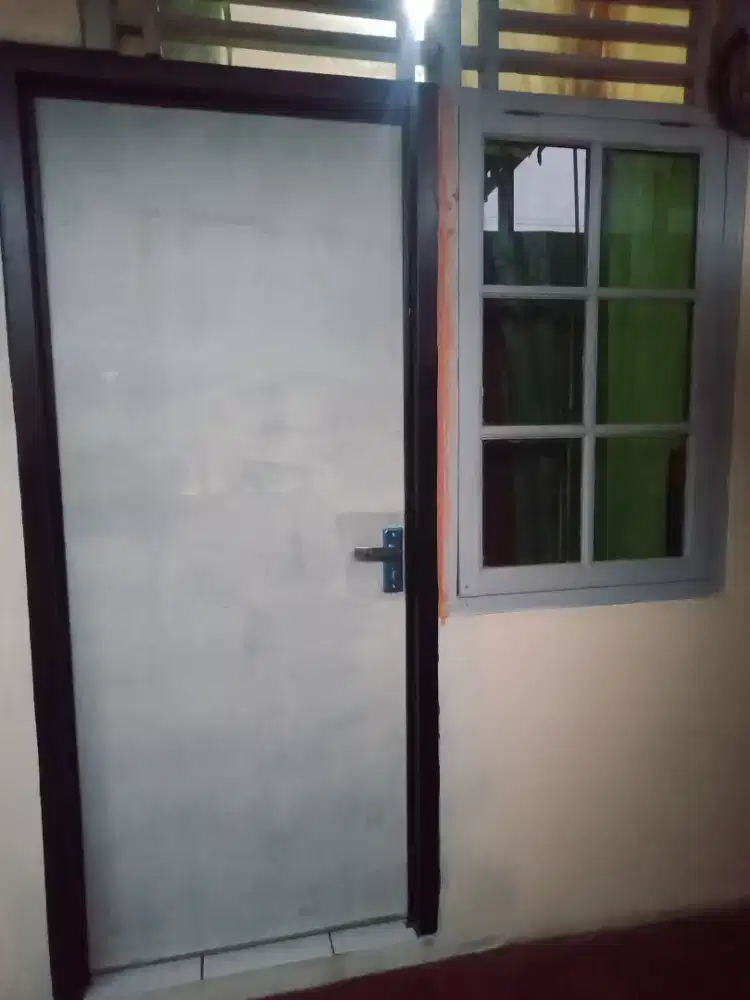 Di Kontrakkan Rumah 2 Lantai