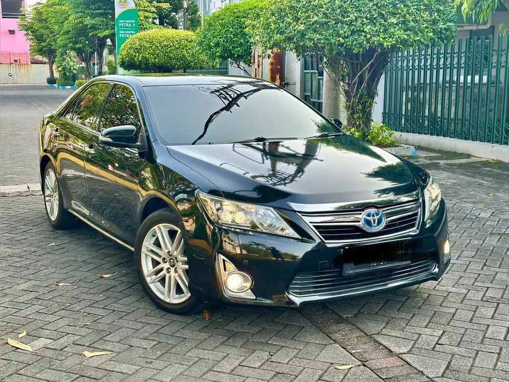 Toyota Camry Hybrid Matic 2014 Hitam Mulus Like New