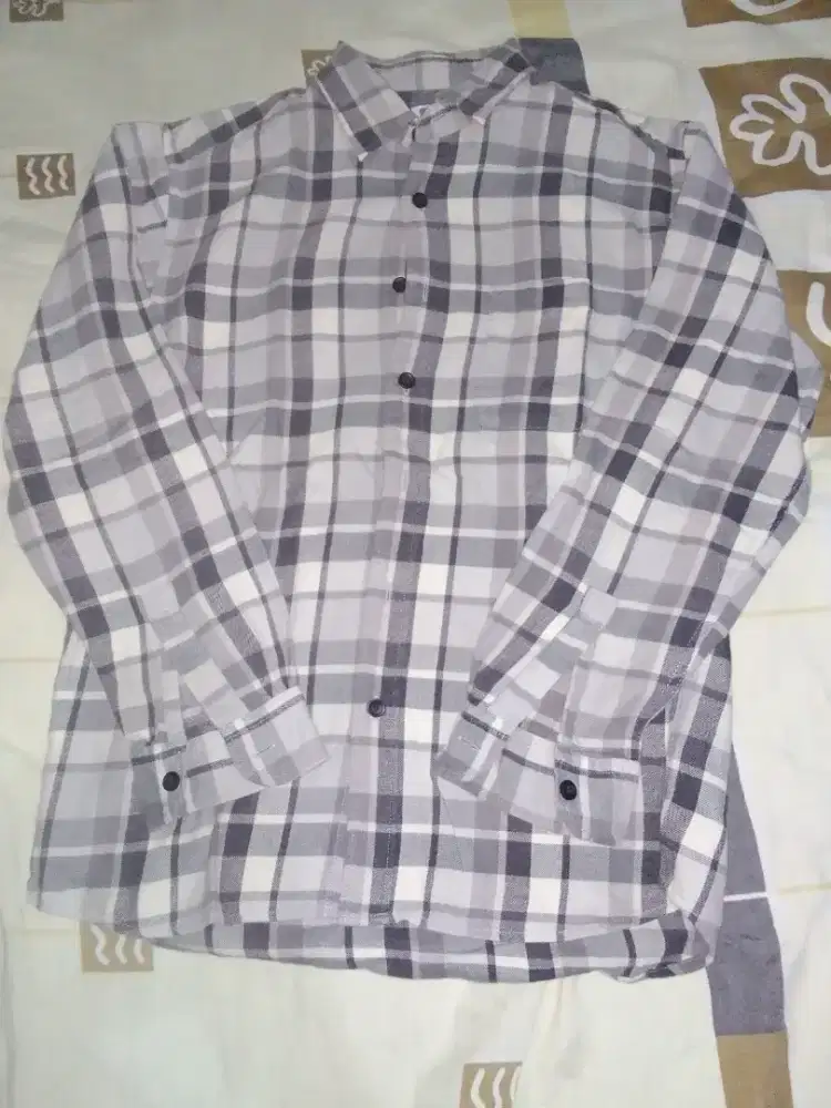 kemeja flanel UNIQLO