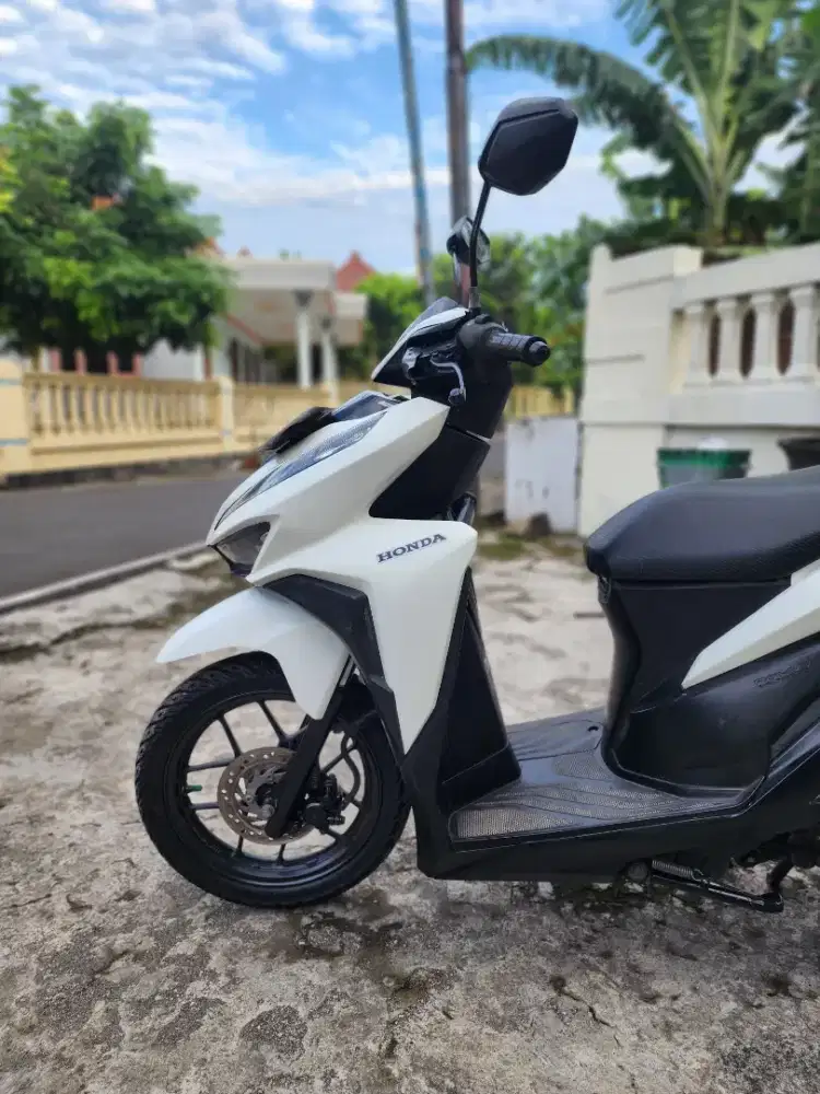 Honda Vario 125 CBS ISS 2021 Putih Cantik