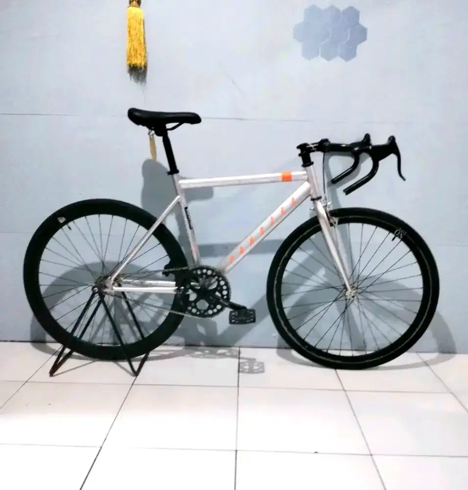 Sepeda fixie element pandora silver