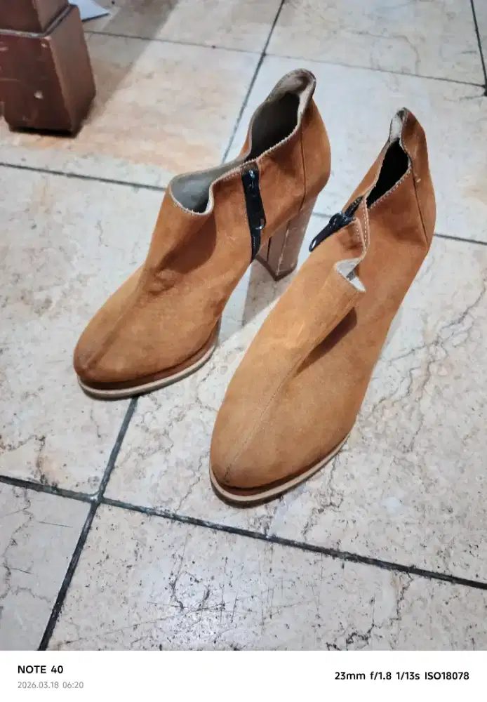 Sepatu boot Sophie Paris