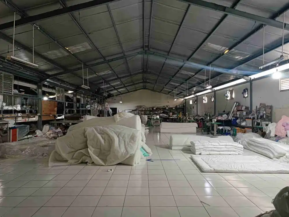 Di Jual dan sewakan  Gudang  kokoh dan siap  huni. Di Marunda Center.  Bekasi.