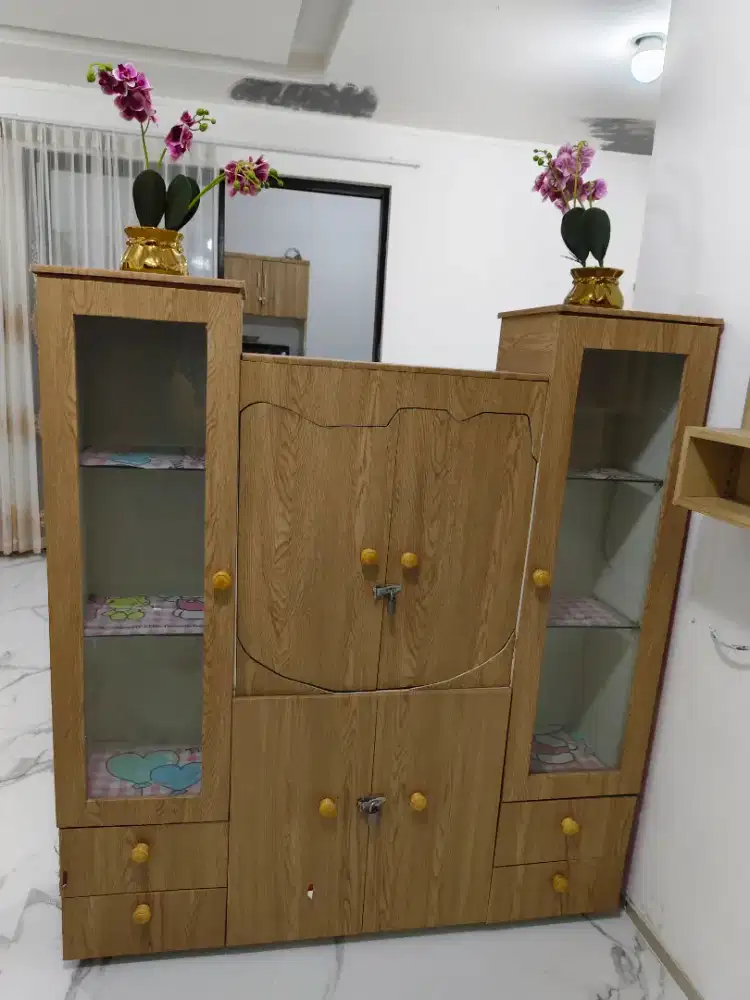 Preloved Lemari Pajangan Multifungsi