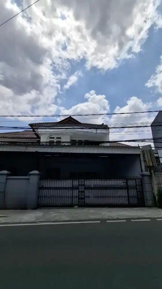 RUMAH BERADA DI LOKASI SANGAT STRATEGIS