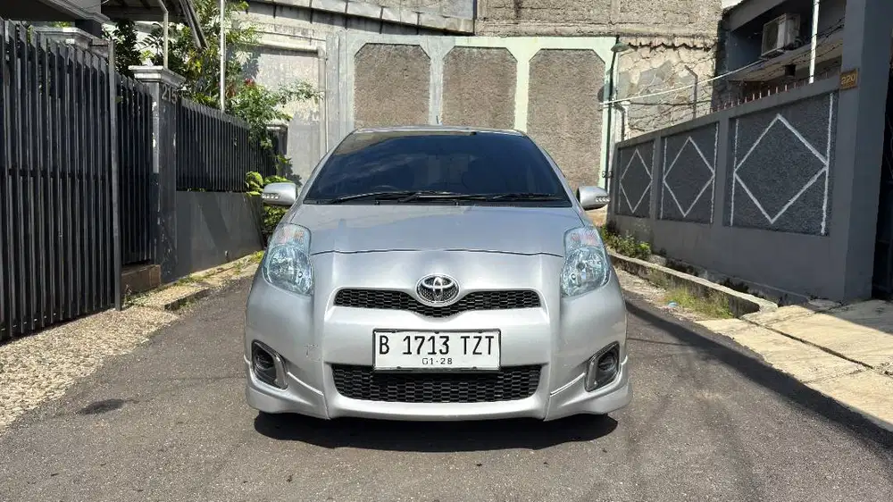 Toyota Yaris E AT 2012 SILVER BAGUS