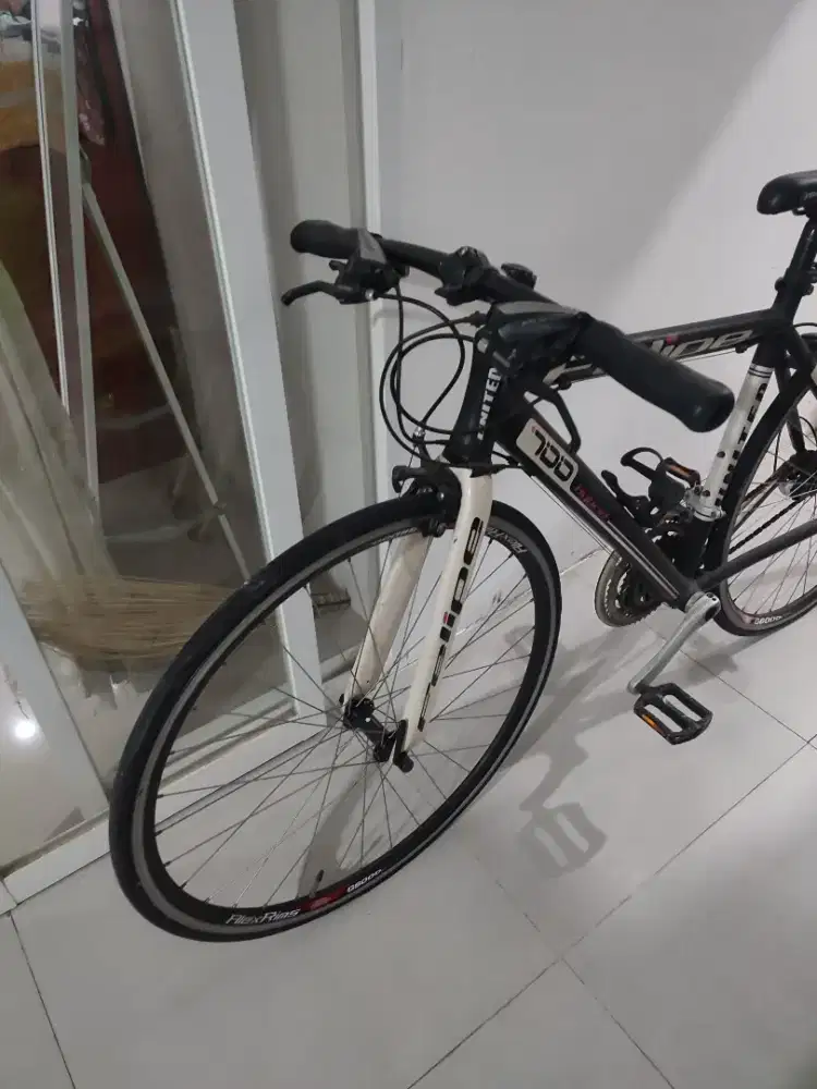 UNITED BIKE - FELIPE 700 HYBRID