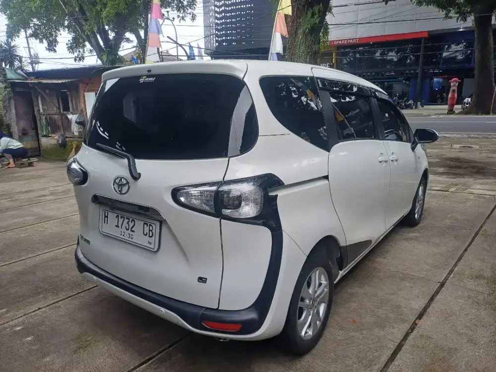 Toyota sienta tipe G 201