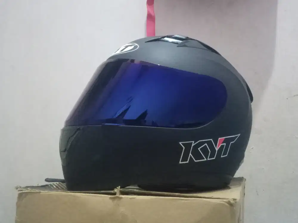 Helm KYT r10 Black Doff