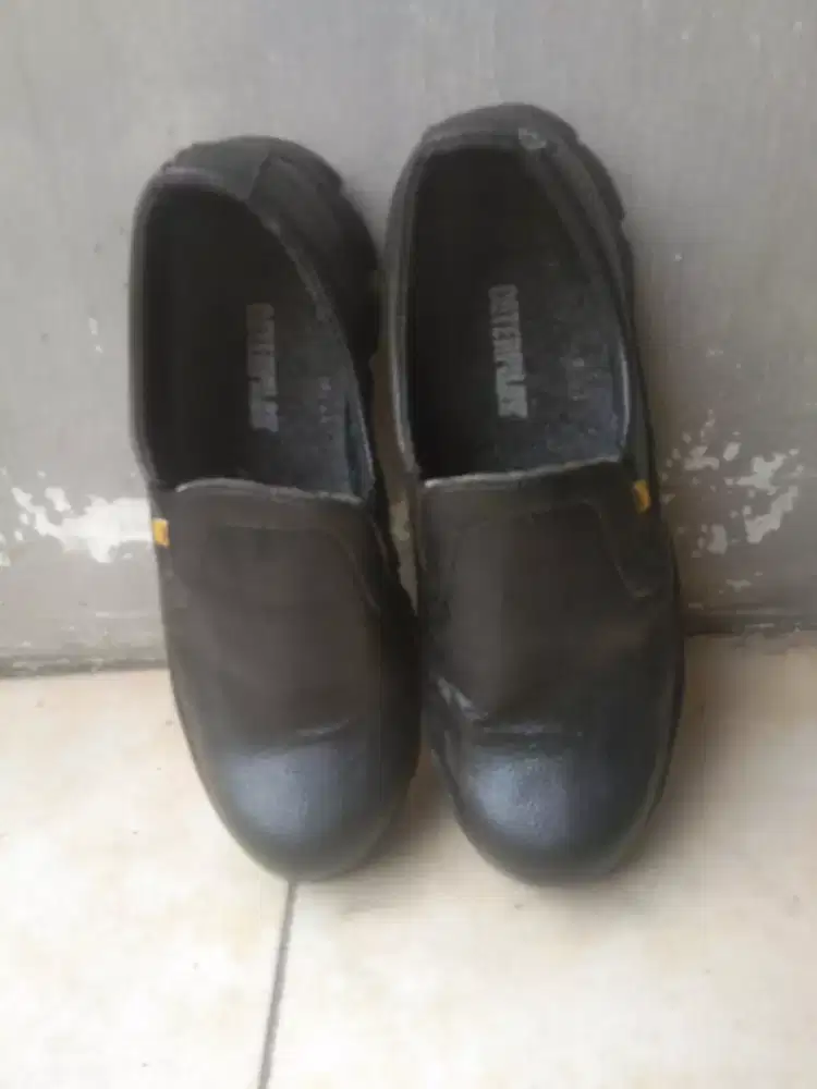 Jual Sepatu CATERPILAY ukuran 42.