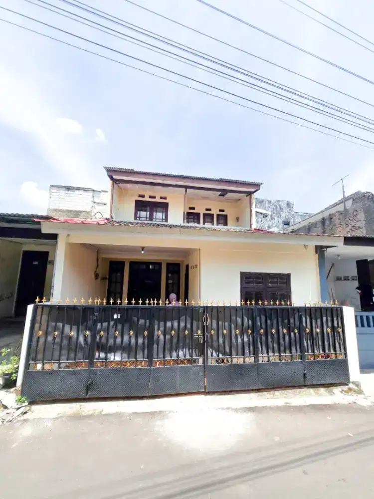 DIJUAL RUMAH 2 LANTAI SIAP HUNI