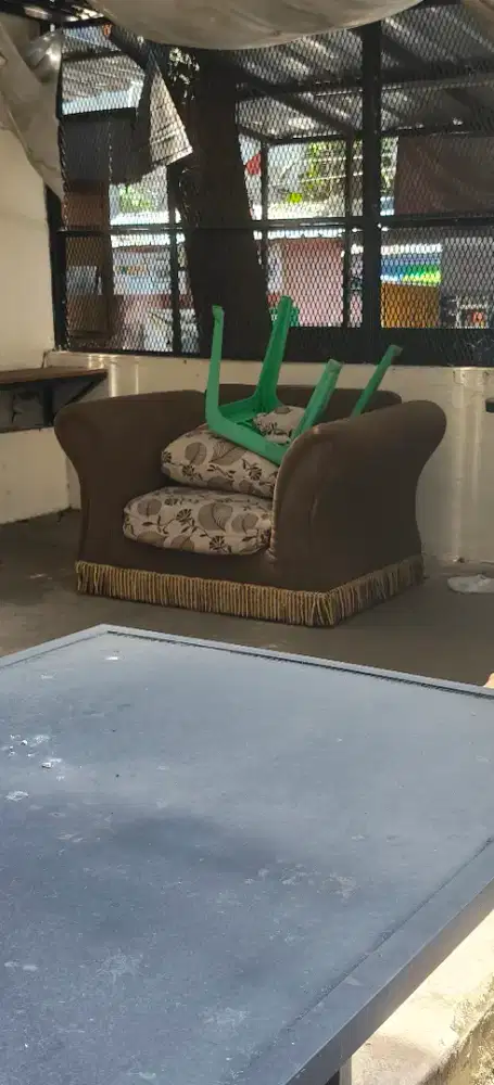 Kursi sultan menggelegar