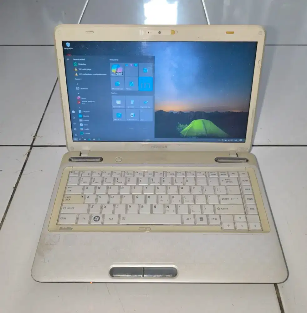 Toshiba ram 4 hardisk 500 batre 2 jam wind 10