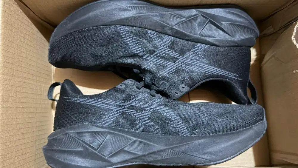 Asics Novablast 5 BNWB