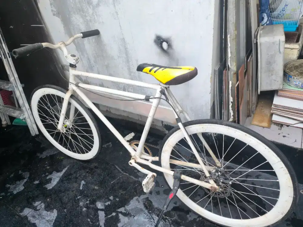 SEPEDA FIXIE WHITE