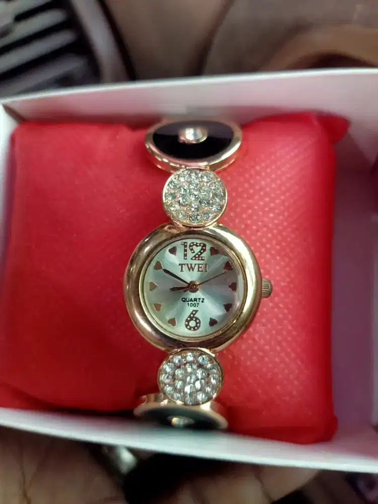 Di jual 3 buah jam murah aja bisa satuan dan borongan wa dan hp