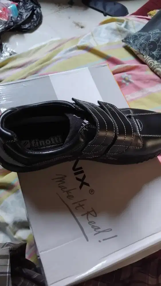 Sepatu kulit Finnoti