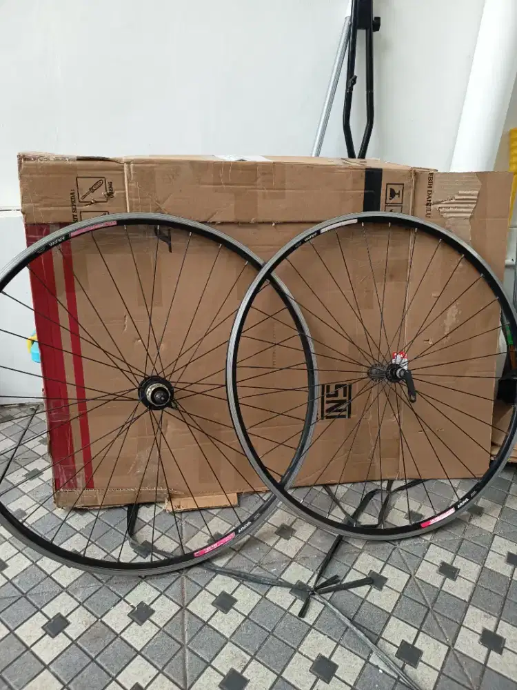 Wheelset Roadbike + Ban Luar