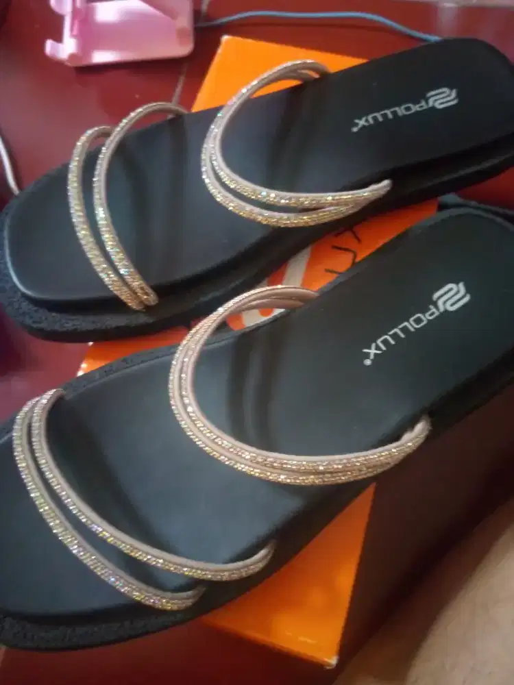 Sandal eksklusif second