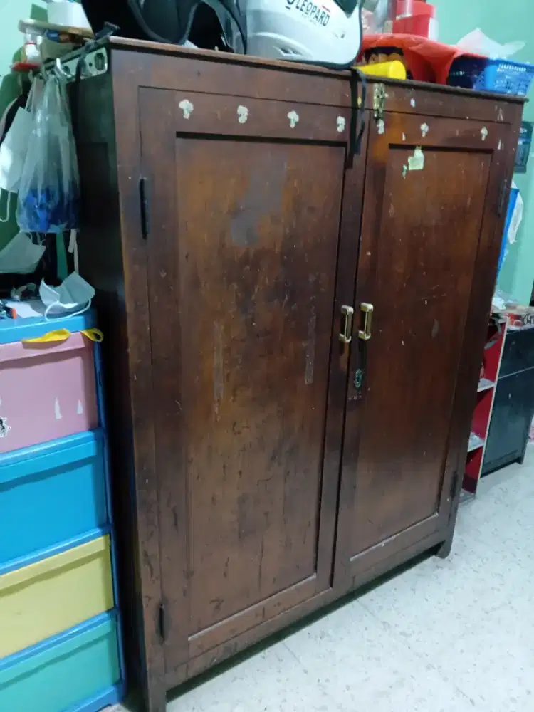 Lemari Jati Vintage