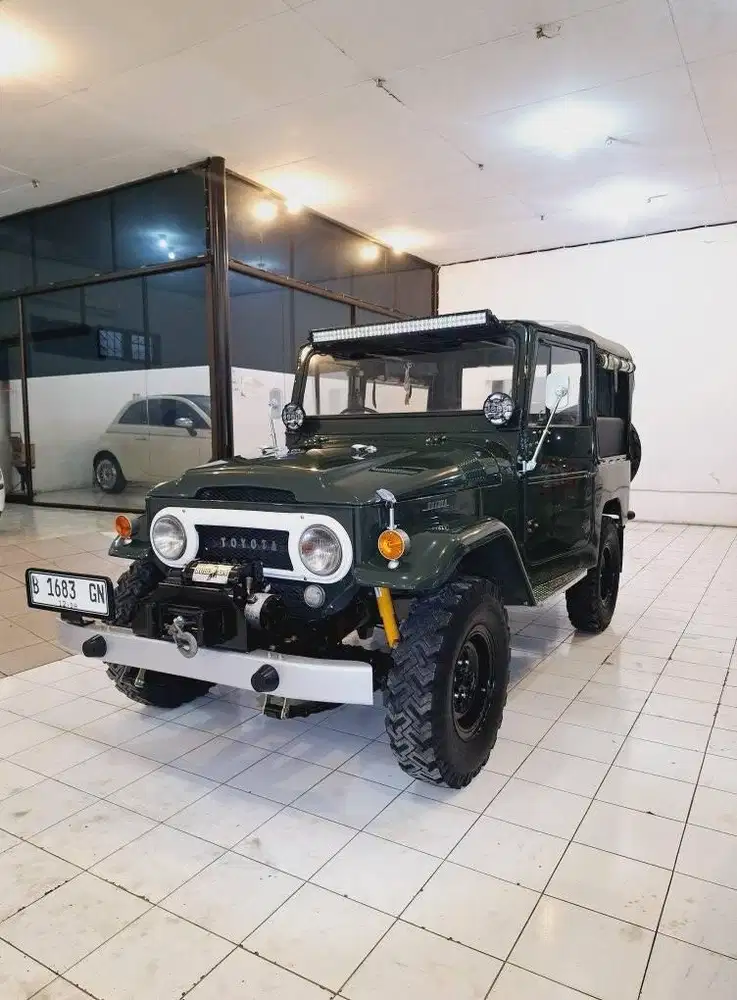 Land Cruiser FJ 40 Canvas 3.9 MT Bensin 1964