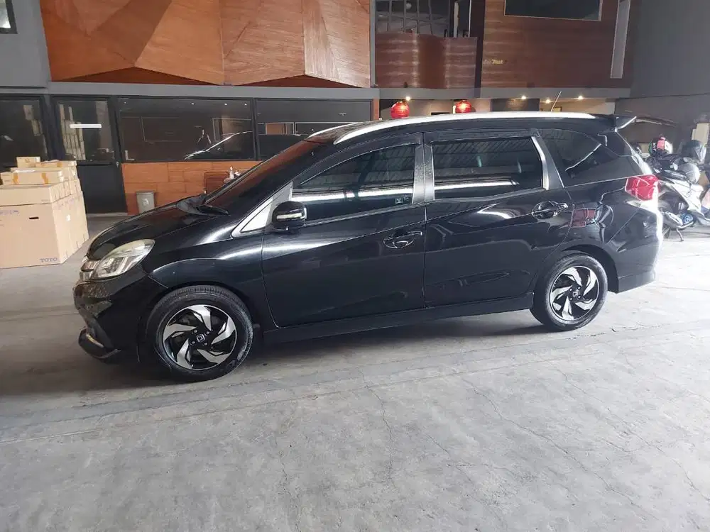 HONDA MOBILIO 2015 HITAM