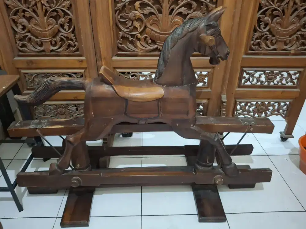 Ayunan kuda kayu jati