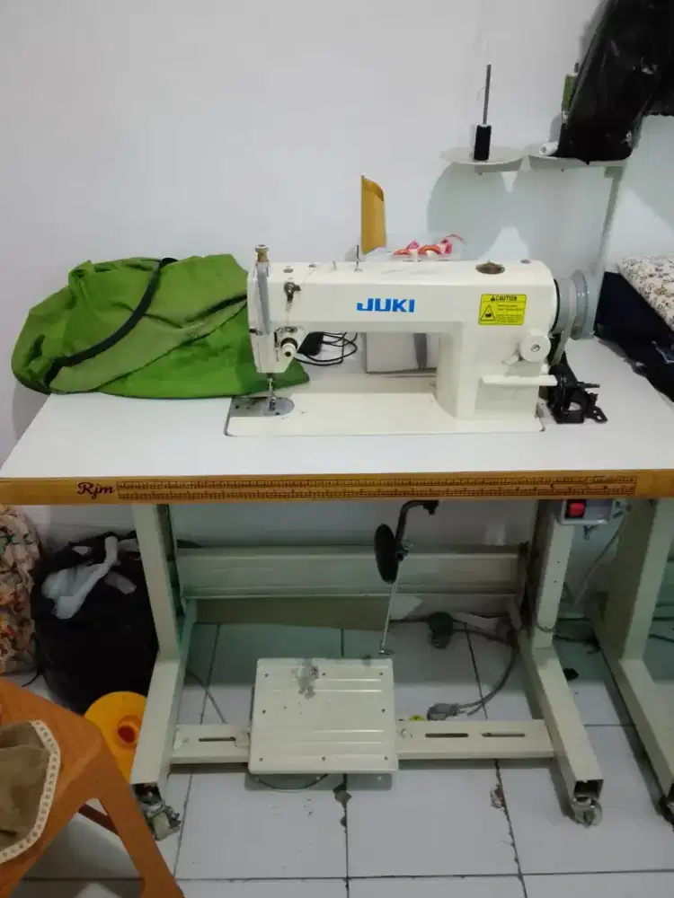 Di jual mesin jahit Juki dan obras siruba
