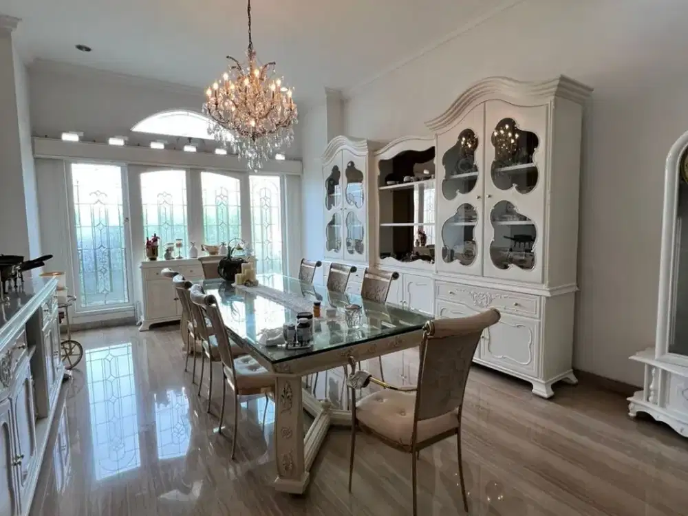 Rumah Mewah Gaya Klasik Modern Setraduta Full Furnished Termasuk Elektronik Siap Huni