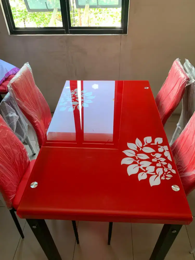 Meja makan kaca k4 merah