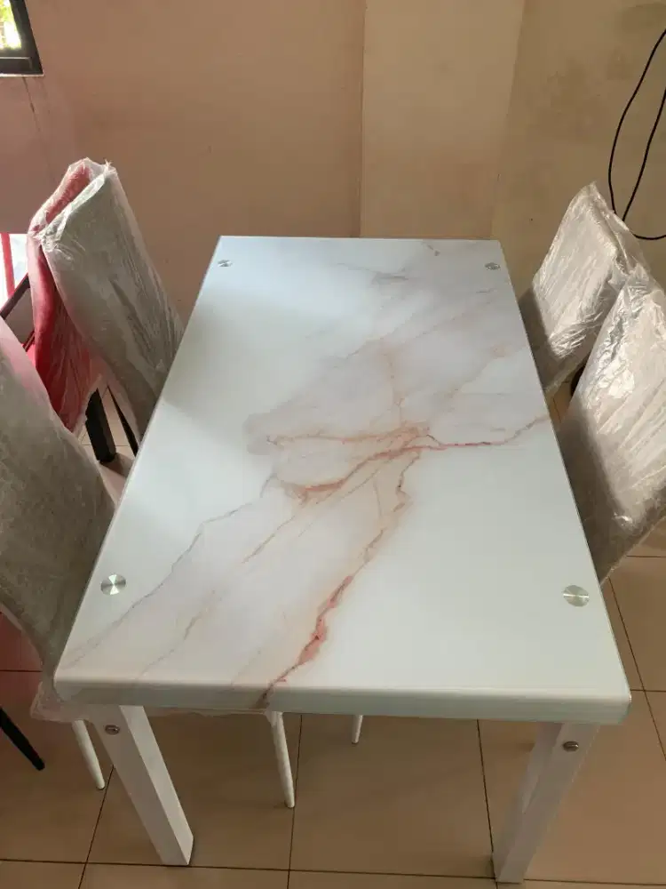 Meja makan kaca k4 putih