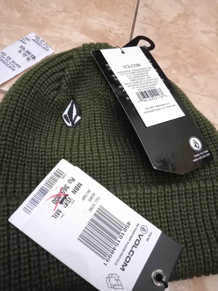 Beanie volcom dan Juice Ematic original