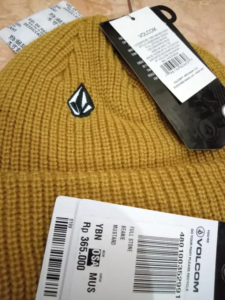 Beanie volcom dan Juice Ematic original