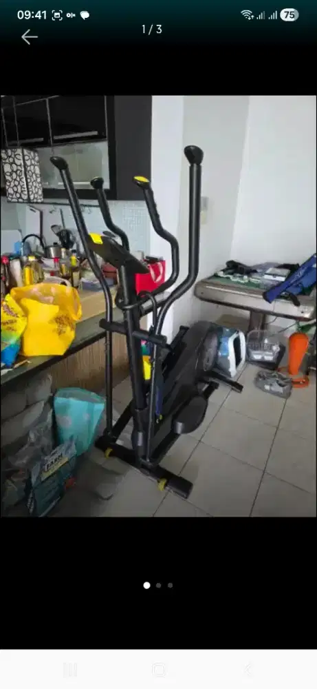 Menjual peralatan fitness yang jarang digunakan.