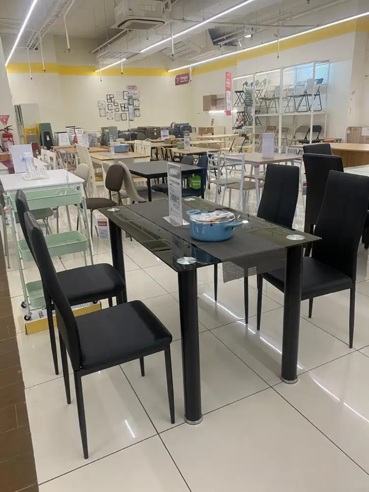 Meja Makan + 4 Dudukan Black Tamperglas